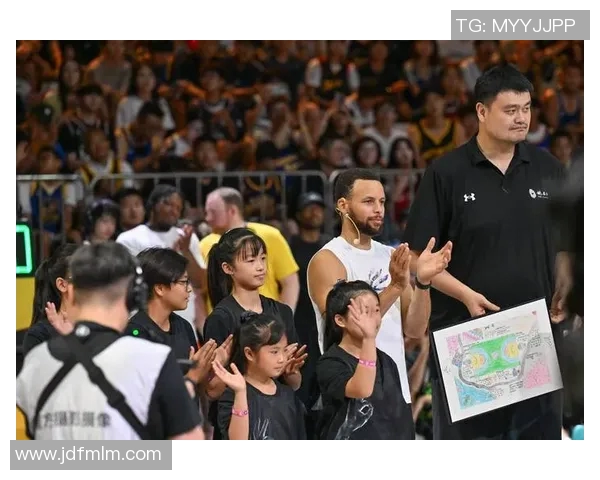 姚明投篮的优雅瞬间与篮球梦想的完美交融