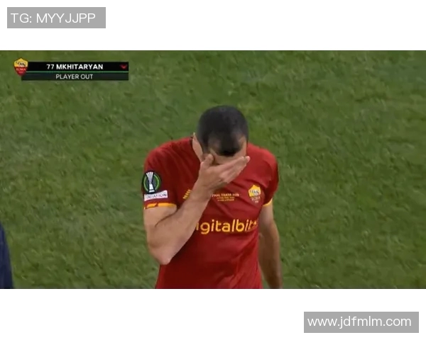 足球明星在赛场上泪流满面的感人瞬间回顾与深情解读